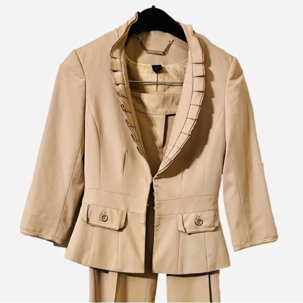 WHITE House Black Market Beige Legacy Pant Suit Ruffle Jacket - Picture 2 of 11